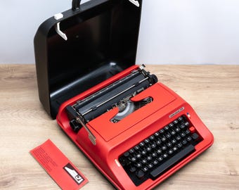 QWERTY - Olivetti UNDERWOOD 319 Typewriter (1970s, Red) - Vintage Manual Portable - Carefully Serviced and Ready to Type