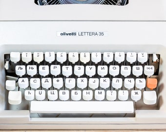 Very Rare Serbian CYRILLIC OLIVETTI LETTERA 35 1970s! Cream Beige Manual Portable Perfect Working Typewriter