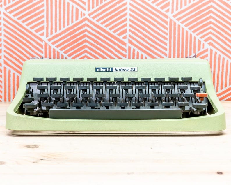 Fast UPS Shipping | Bicbauc's ENTRY LEVEL! - Olivetti Lettera 32 1968 ...