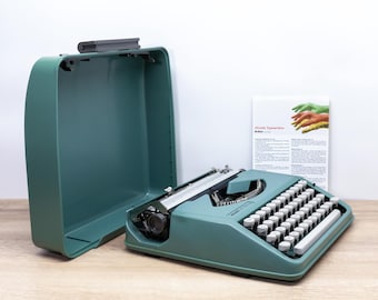 OLIVETTI LETTERA 82 Typewriter (1980s) - Vintage Manual Portable - Carefully Serviced and Ready to Type