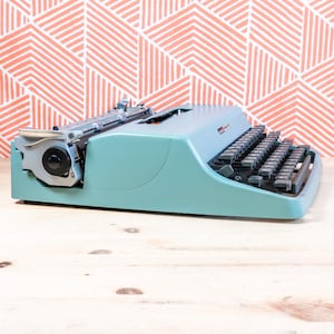 Olivetti Lettera 32 Glossy Red Vintage Manual Typewriter