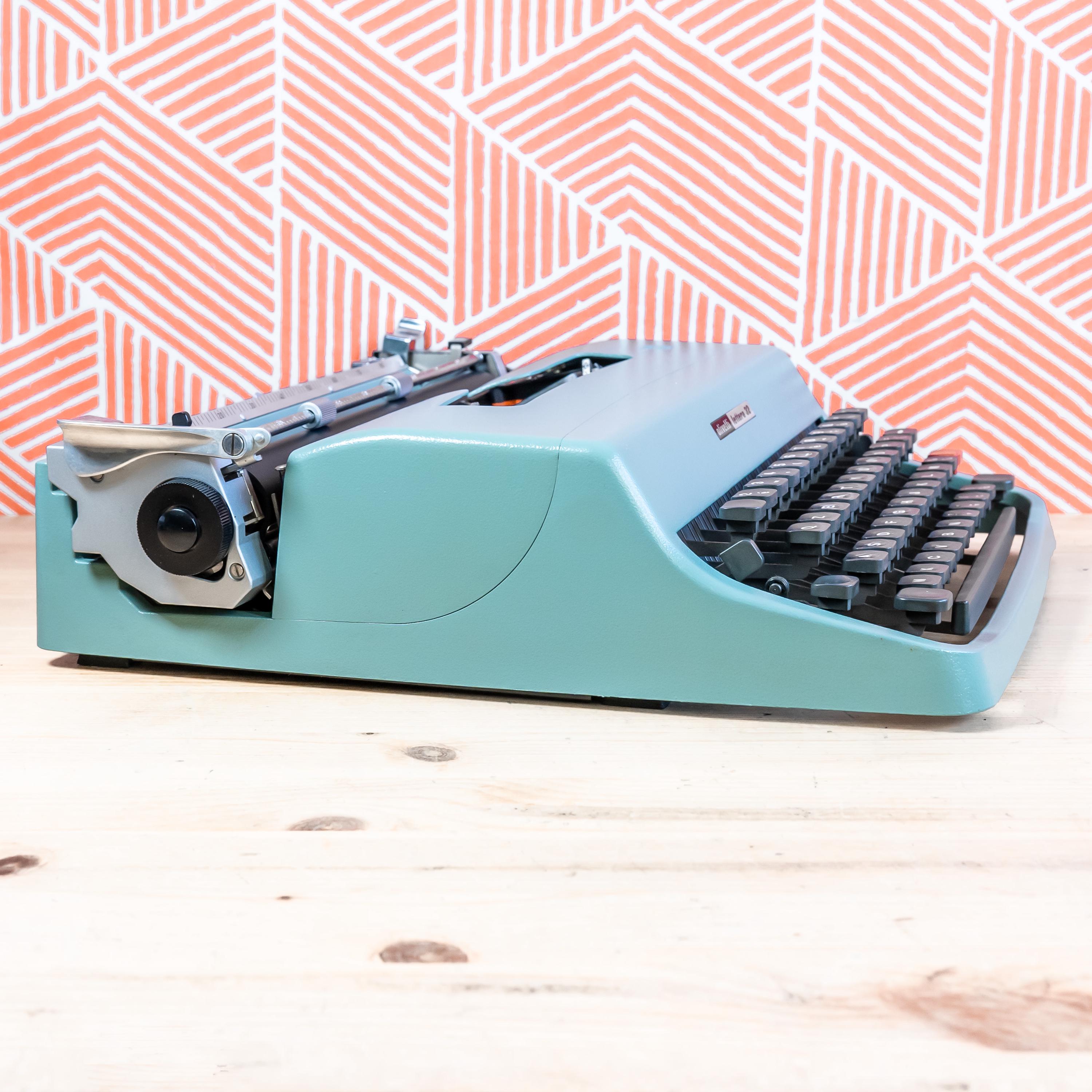 OLIVETTI LETTERA 32 Typewriter Original Teal Color in