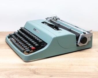 Olivetti LETTERA 32 タイプライター（1970年製、ティールブルー