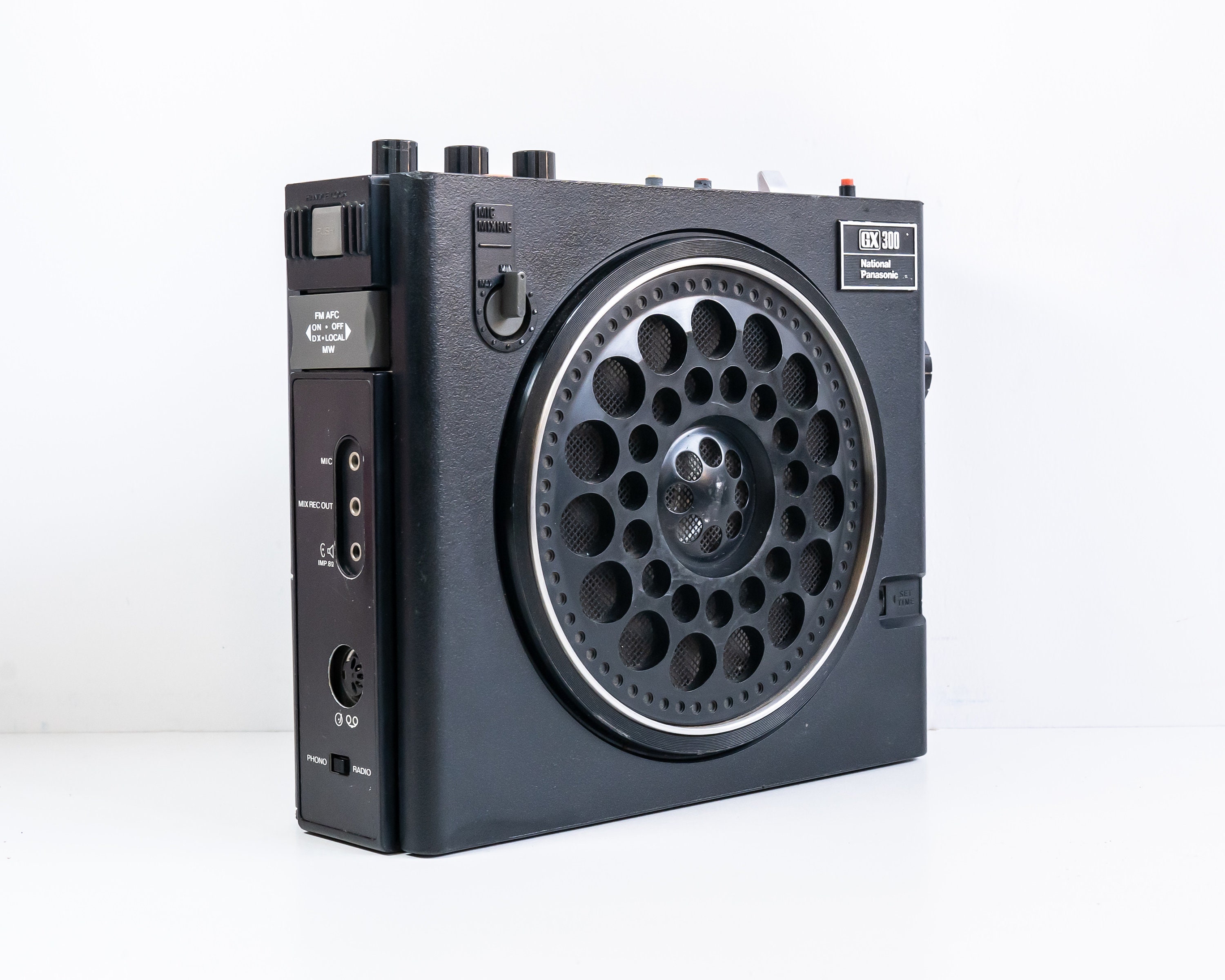 Vintage World Band Radio, Made in Japan, Sunny Global Radio, Rare and