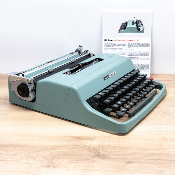 Olivetti LETTERA 32 Schreibmaschine (1970, Türkisblau) – Hergestellt in Italien – Vintage, handgeführt, tragbar – Sorgfältig gewartet und sofort einsatzbereit