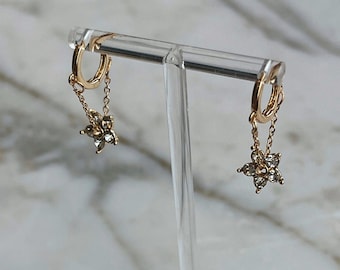 Dangling Flower Earrings, Drop Earrings, Drop Flower Earrings, Dangling Flowers, Drop Flowers, Flower Chain Earrings, Gold Flower Earrings