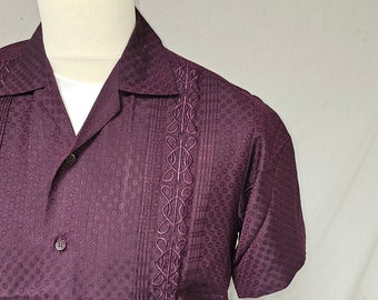Burgundy Cuban Shirt Swing Rockabilly 50s guayabera retro men&#39;s shirt with embroidery. 100% cotton. Short sleeves. Vintage style purple