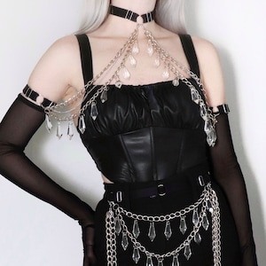 Bijou de buste / harnais à chaines et pendentifs style cristal