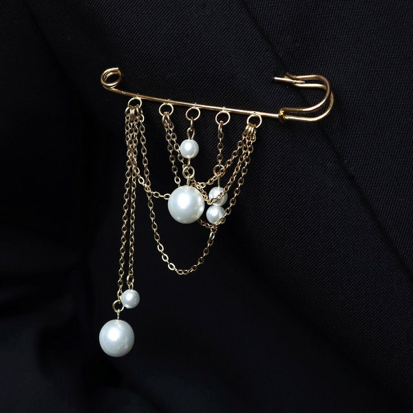 Safety pin brooch with small chains and pearls