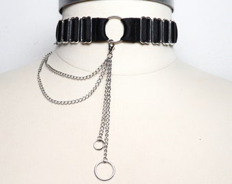 Choker decorated with small stainless steel chains