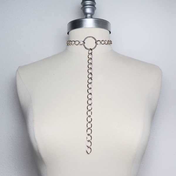 Minimalist choker with chunky chains and O ring with chain pendant