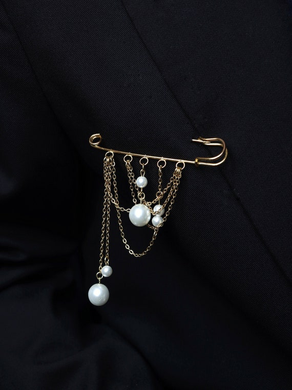 Safety Pin Brooch With Small Chains and Pearls 