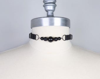 Fine choker with onyx beads