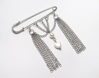 Safety pin brooch with chain tassels and pearls