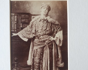 ニコラ・テスラの写真、ナポレオン・サロニー作、1890年 - Etsy 日本