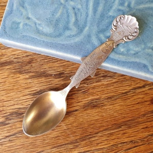 CHINOOK Salmon SEATTLE Collectible Sterling Silver Souvenir Travel SPOON