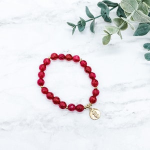 Pulsera elástica de Nuestra Señora de la Asunción / Jade rubí / Hematita / Regalo católico / Joyería católica / Regalo de confirmación / Regalo religioso