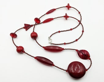 Colar comprido, colar de vidro Murano bordô, colar de designer, contas de vidro soprado vermelho, joia exclusiva, contas antigas da Boêmia, comércio africano, feito à mão