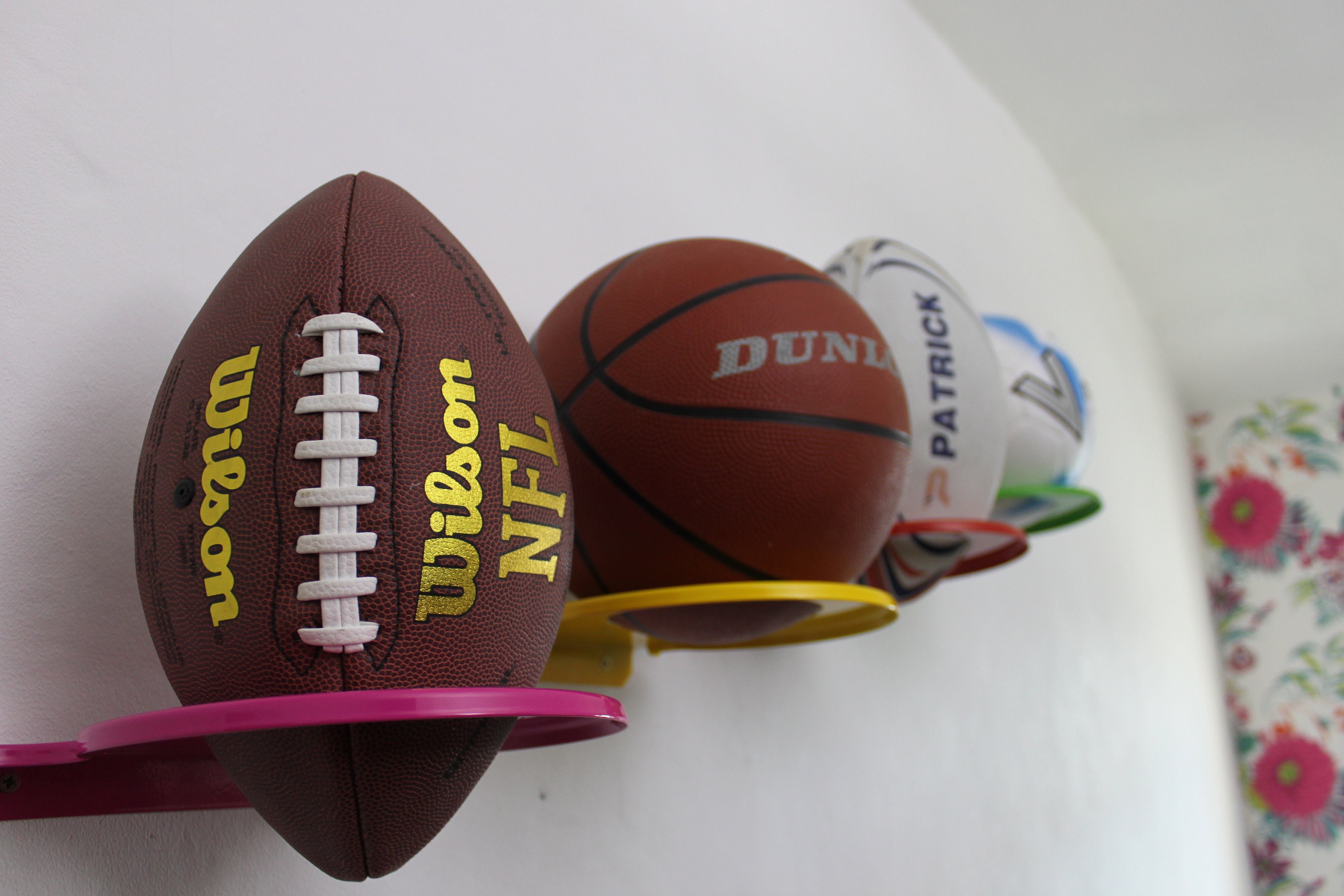 Support de ballon Porte-ballon de football à quatre coins Support de  rangement de ballon Supports de ballon de sport Supports de ballon pour  ballons de rugby Basket-ball Baseballs