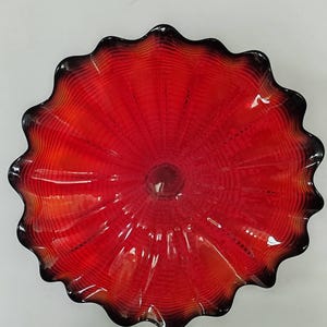 1PC Mundgeblasene Murano Style Glass Wandplatte D12 &quot;- Strahlendes Rot mit schwarzen Akzenten