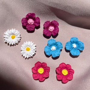 Tachuelas de flores / Pendientes de arcilla