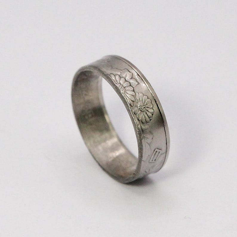This is our polished version is our 50 yen coin ring. With a double flower displayed!