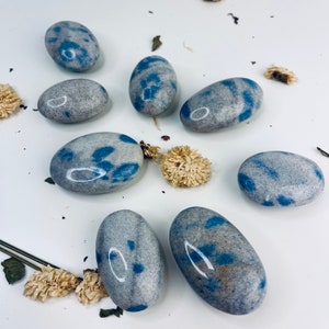 BlueBerry Quartz Palm Stone