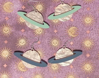 Pendientes acrílicos Planet 2.0 - fabricados por Wandering Forge ™