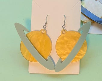 Pendientes acrílicos Planet - fabricados por Wandering Forge™