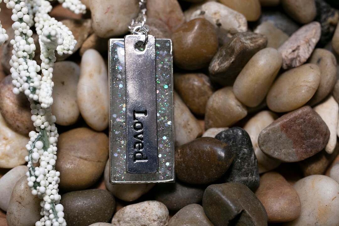 Geliebte Zitat Silber Halskette Harz Anh nger Glitter Halskette geliebte-zitat-silber-halskette-harz-anh-nger-glitter-halskette