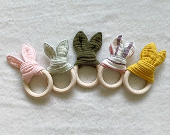 Anneau de dentition naturel pour la première Pâques de bébé, oreille de lapin, jouet pour bébé, jouet de dentition en bois, panier de Pâques, jouet lapin, cadeau de Pâques pour bébé