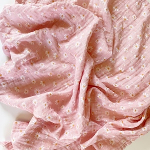 Pink Daisy Swaddle | Baby Floral Swaddle | Floral Muslin Baby Blanket | Retro Daisy Swaddle | Baby Girl Shower Gift | Receiving Blanket