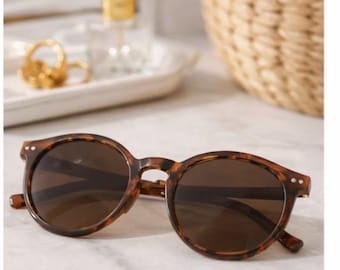 Tortoiseshell Round Sunglasses, Retro Brown Oversized Shades, Classic Vintage Style Eyewear, Trendy Women’s Sunglasses