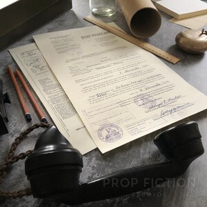 Prop Wartime, década de 1940, 'Cartas de tránsito' / Conjunto de exhibición estilo Casablanca vintage de la Segunda Guerra Mundial