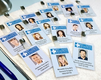 Accesorios de exhibición de disfraces de cosplay: conjunto de médico del hospital Grey + Sloan Memorial / tarjetas de identificación con clip MD