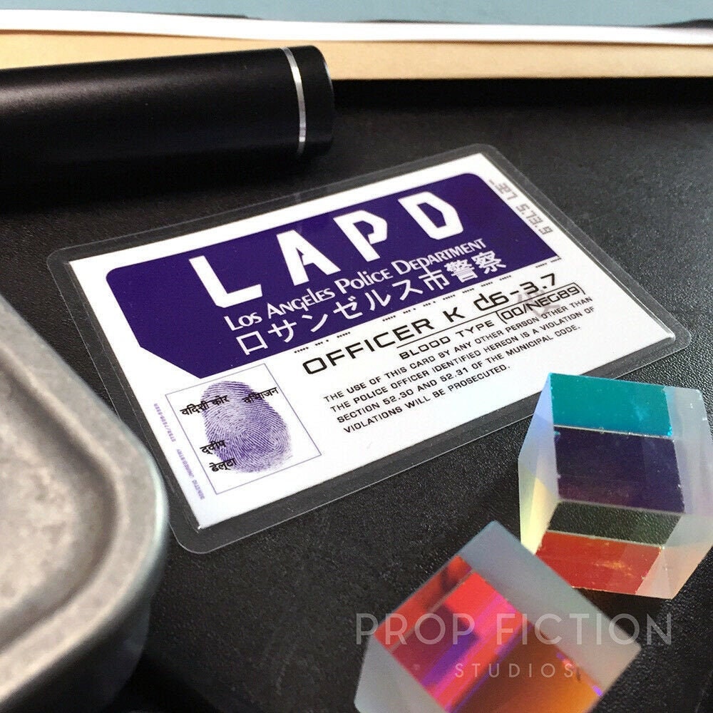 Exhibición de cosplay de ciencia ficción: Cartera de identificación/tarjeta de cosplay del detective "K" 2049