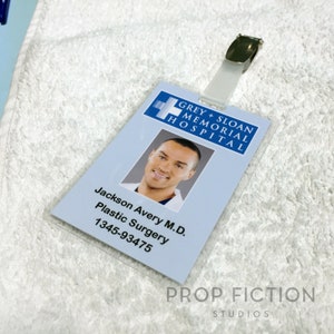 Cosplay Costume Display Props - Grey + Sloan Memorial Hospital Doctor Set / MD Clip-on ID Cards Jackson Avery