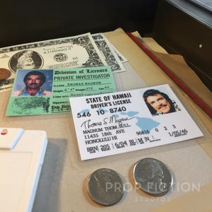 ID's voor cosplay-onderzoek: identiteitsbewijzen voor prop privédetective en Hawaii-rijbewijs voor identiteitsbewijs portemonnee
