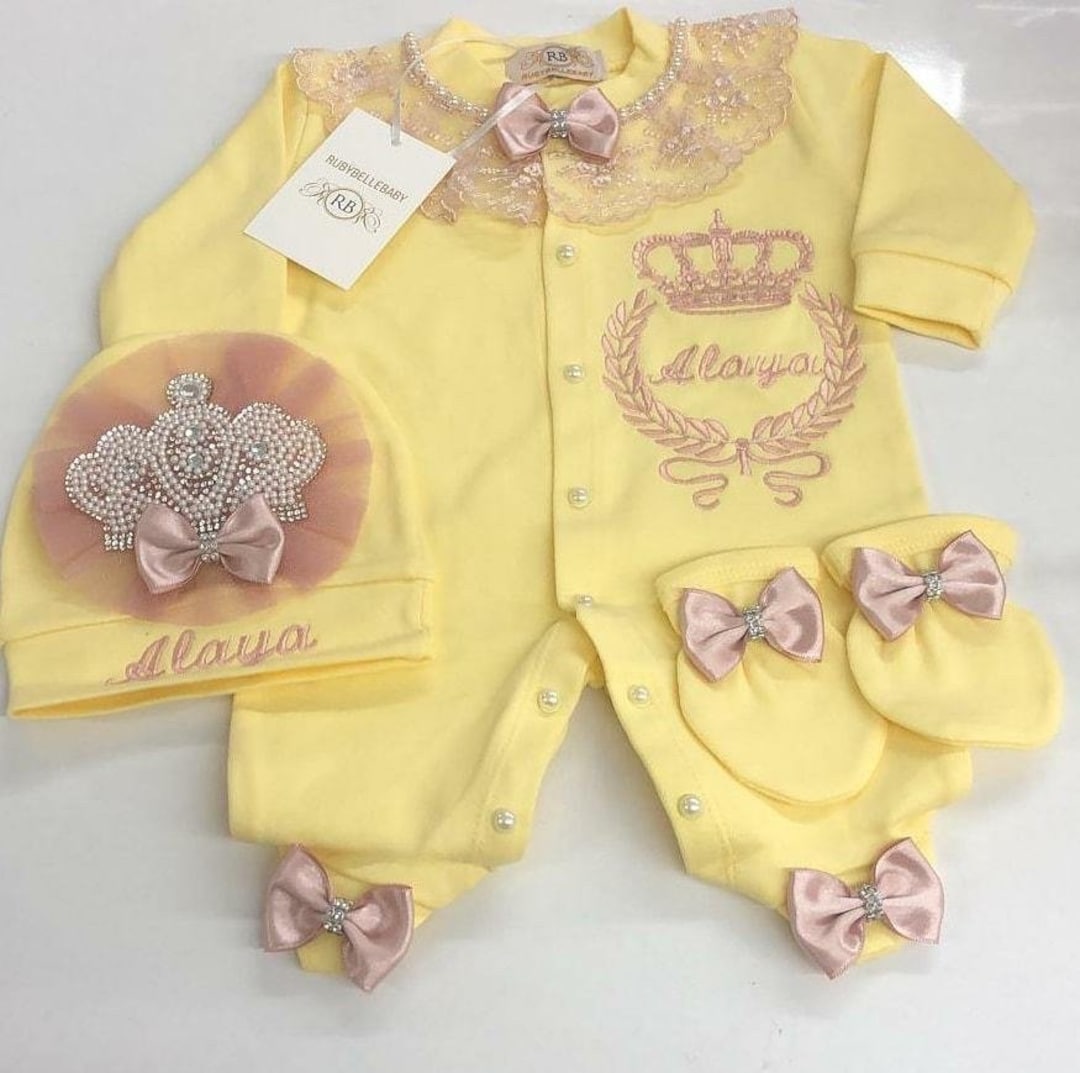 Mameluco amarillo para niña hotsell