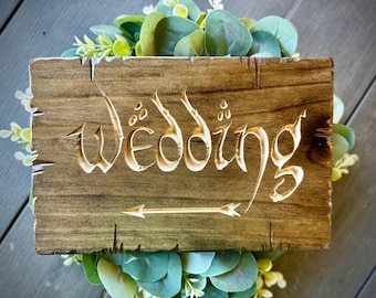 Wedding LEFT Arrow Sign Engraved Rustic Wood Sign With Decorative Nailheads Best Fantasy Hime Decor Sign for Bride Groom Wedding