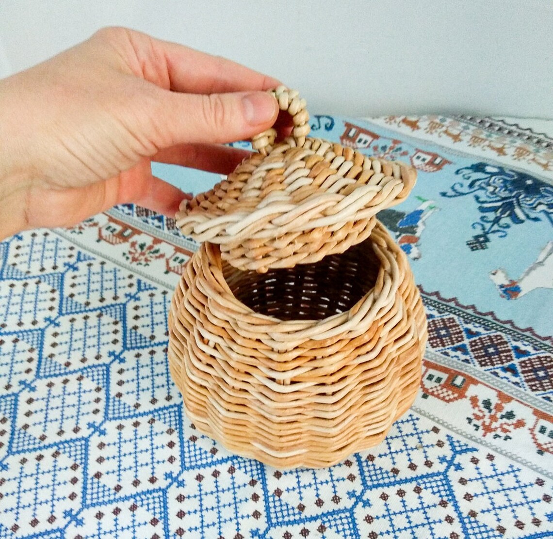 For the storage of garlic Garlic keeper Basket woven durable Etsy