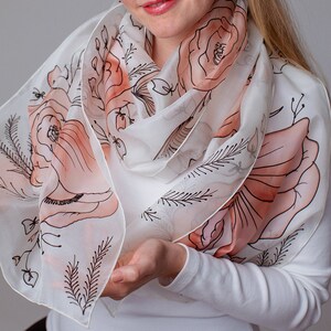 Zarte Blumen von Hand bemalt Seidenschal, Blumen Seidenschal, Frauen Seidenschal