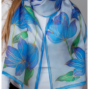 Blaue Frühlingsblumen handbemalte Seidenschal, Blumen Seidenschal, handbemalte Seidenschal, Muttertagsgeschenk, Geschenk für sie, KOSTENLOSER VERSAND