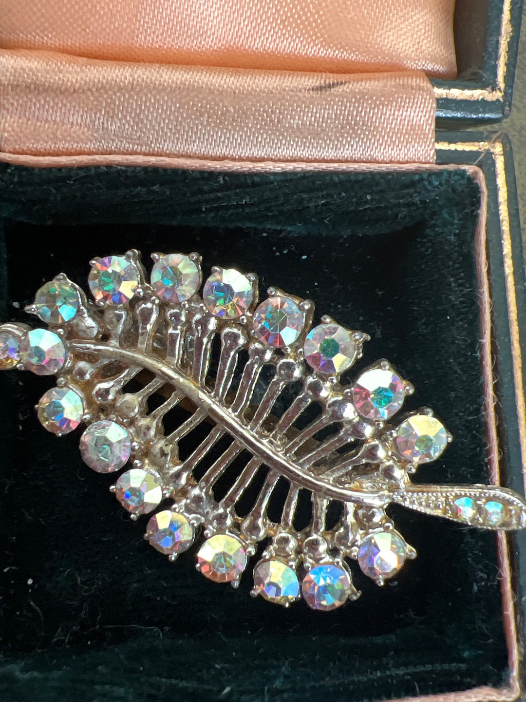 Broche Vintage En Métal Et Strass - Jolie Pièce D'occasion Pour Accessoiriser