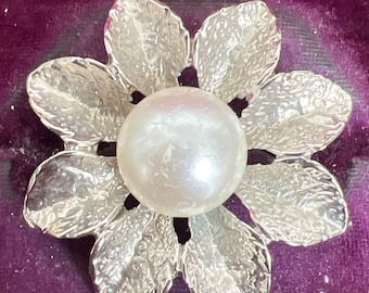 Metal and faux pearl brooch