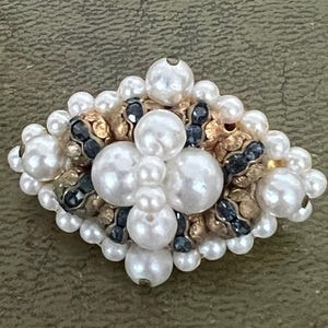 stunning faux pearl and glass brooch