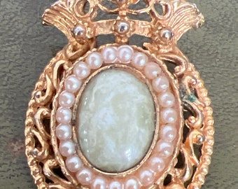 Metal and agate brooch