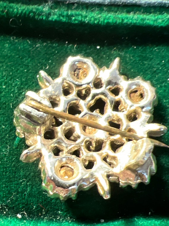 Garnet glass and gold metal 1940 brooch - image 3