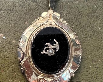 SOLD VInStunning Victorian pinchbeck and onyx pendant