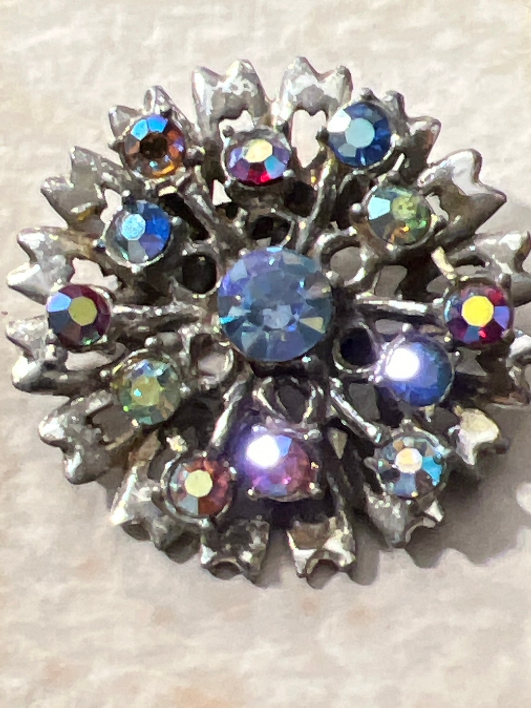 Broche Vintage En Métal Et Strass - Dorée - Occasion En Bon état